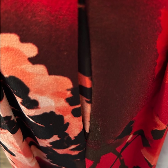 Eva Mendes Red Floral, Pleated, A-Line Skirt with Pockets and Back Zip - Picture 2 of 4